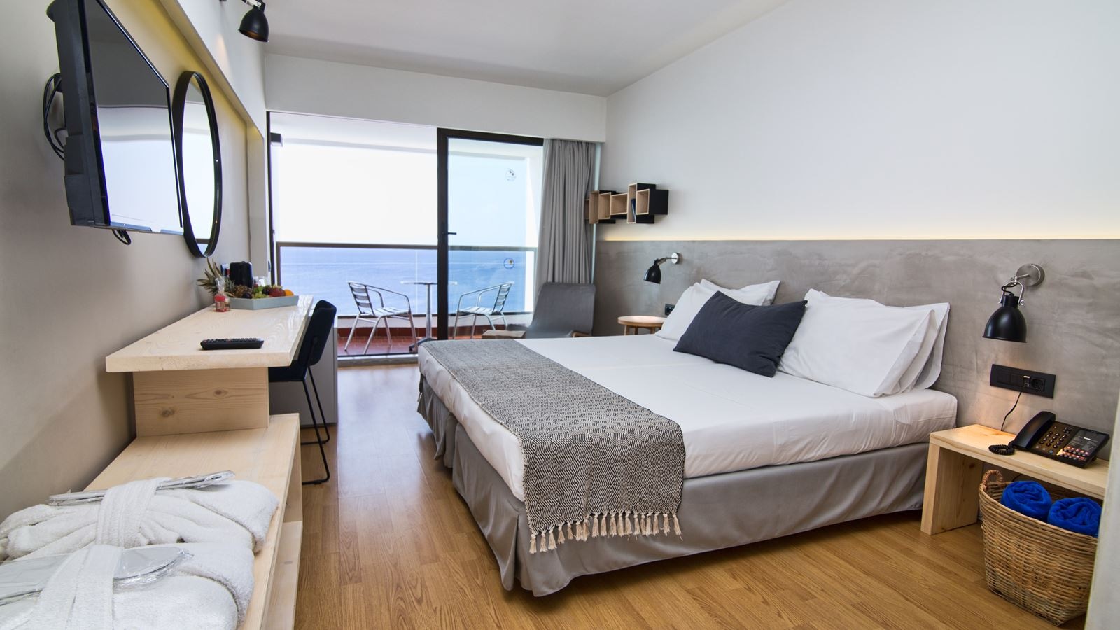 rooms-deluxe-double-room-sea-view-balcony