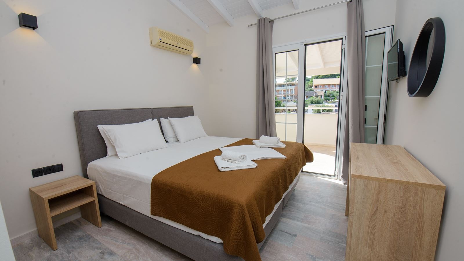 rooms-two-bedroom-apartment-5-pax