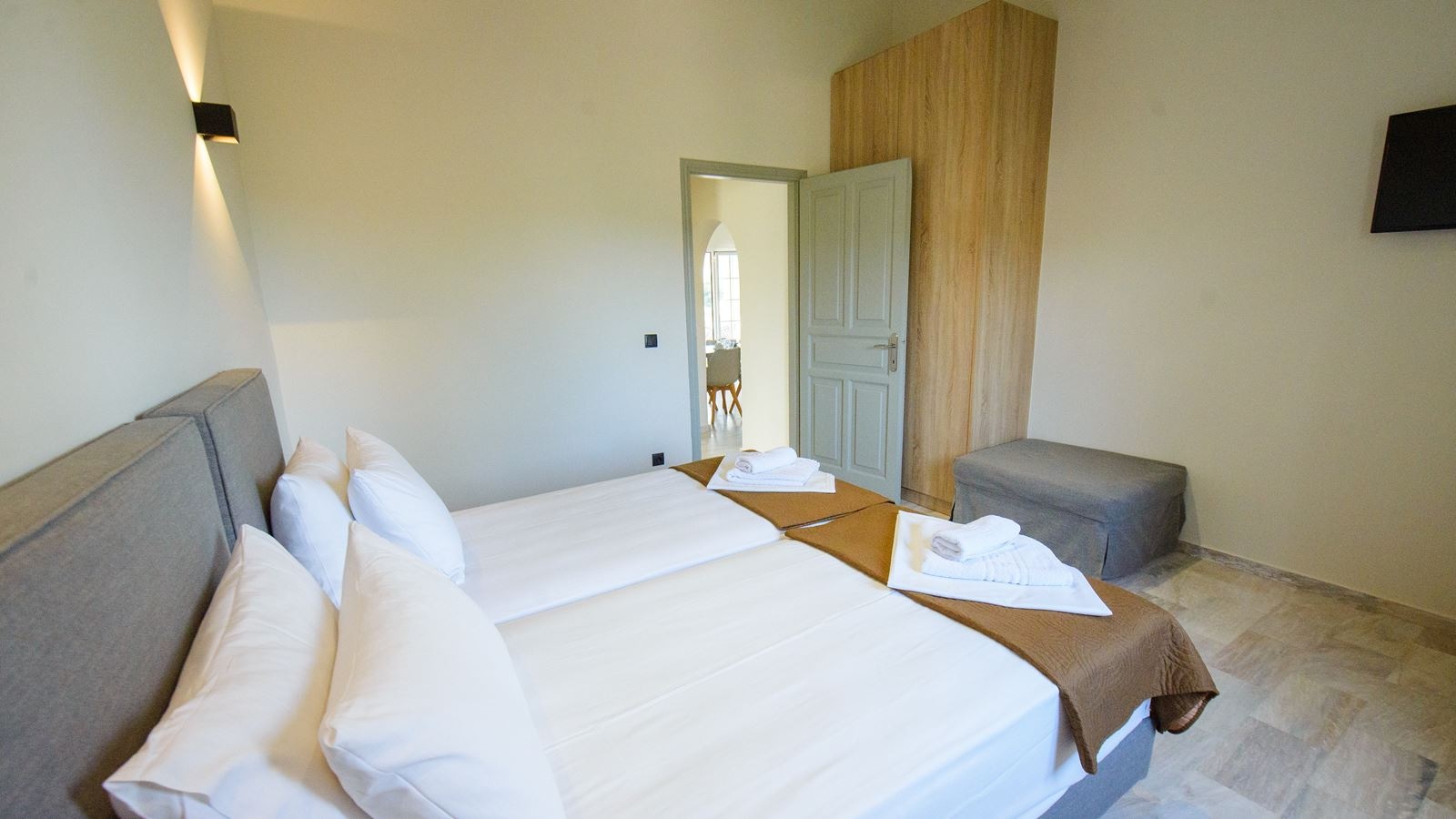 rooms-two-bedroom-apartment-5-pax