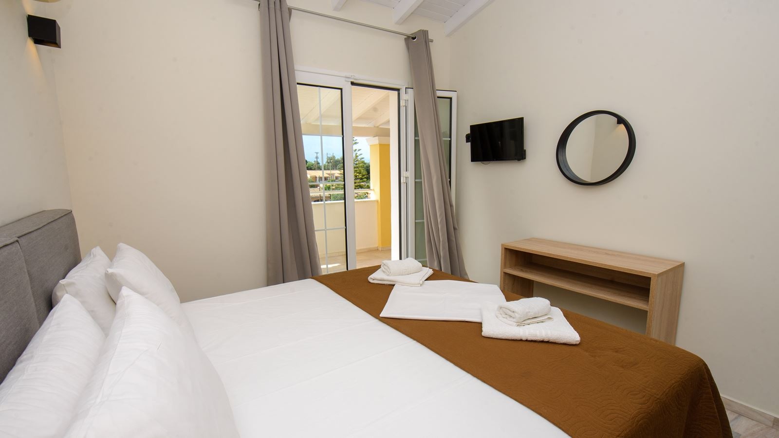 rooms-two-bedroom-apartment-5-pax