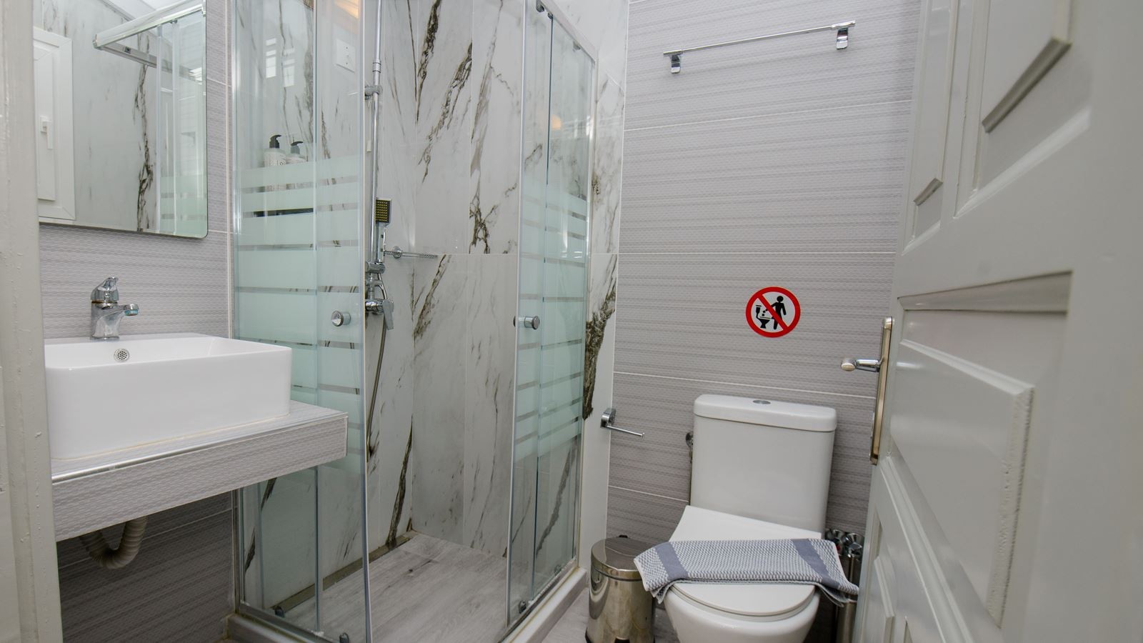 rooms-1-bedroom-apartments