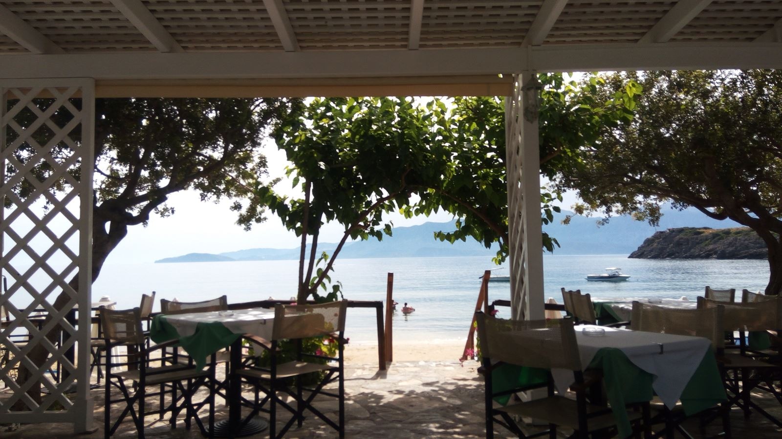 restaurants-faedra-beach-restaurant