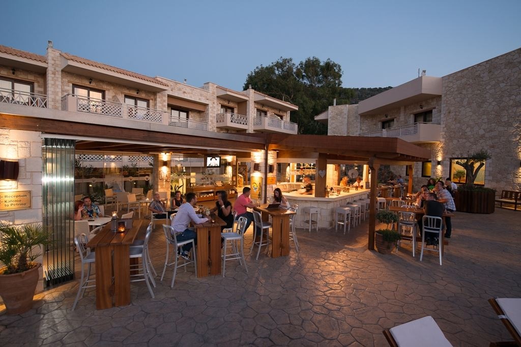 restaurants-pool-bar