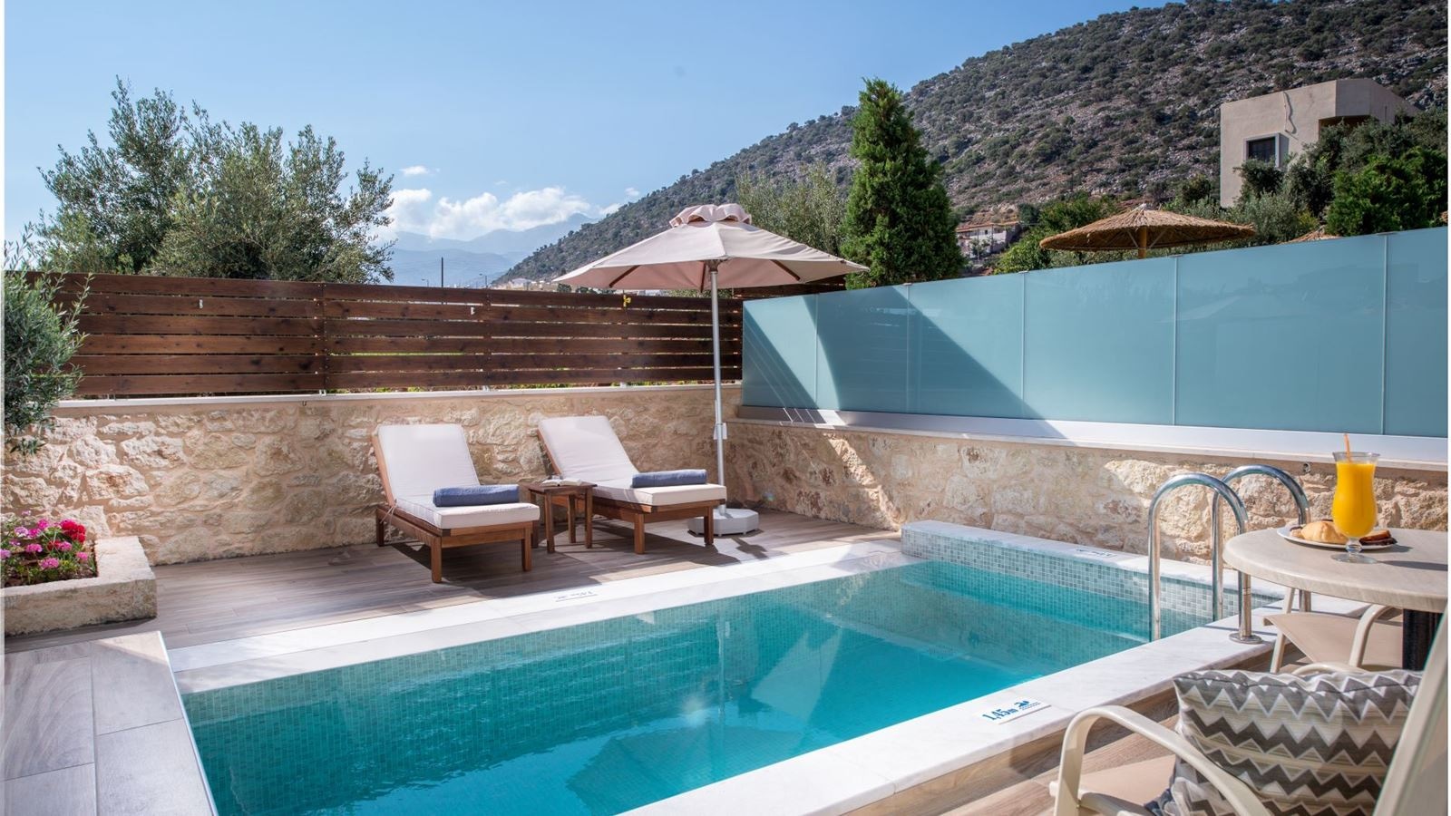 rooms-double-standard-room-private-pool