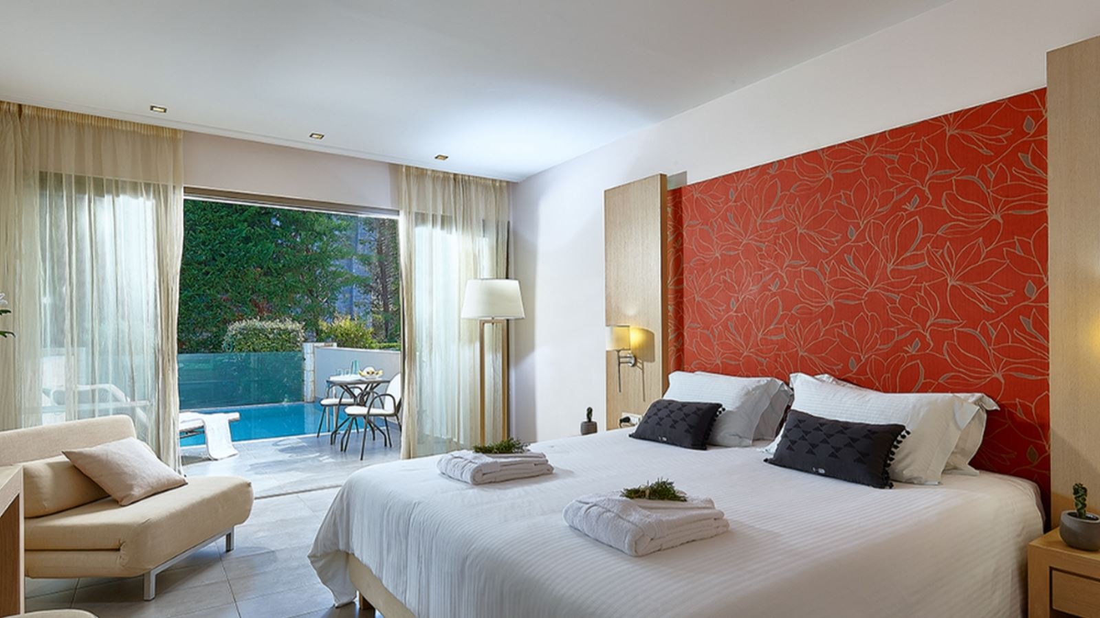 rooms-room-superior-individual-pool