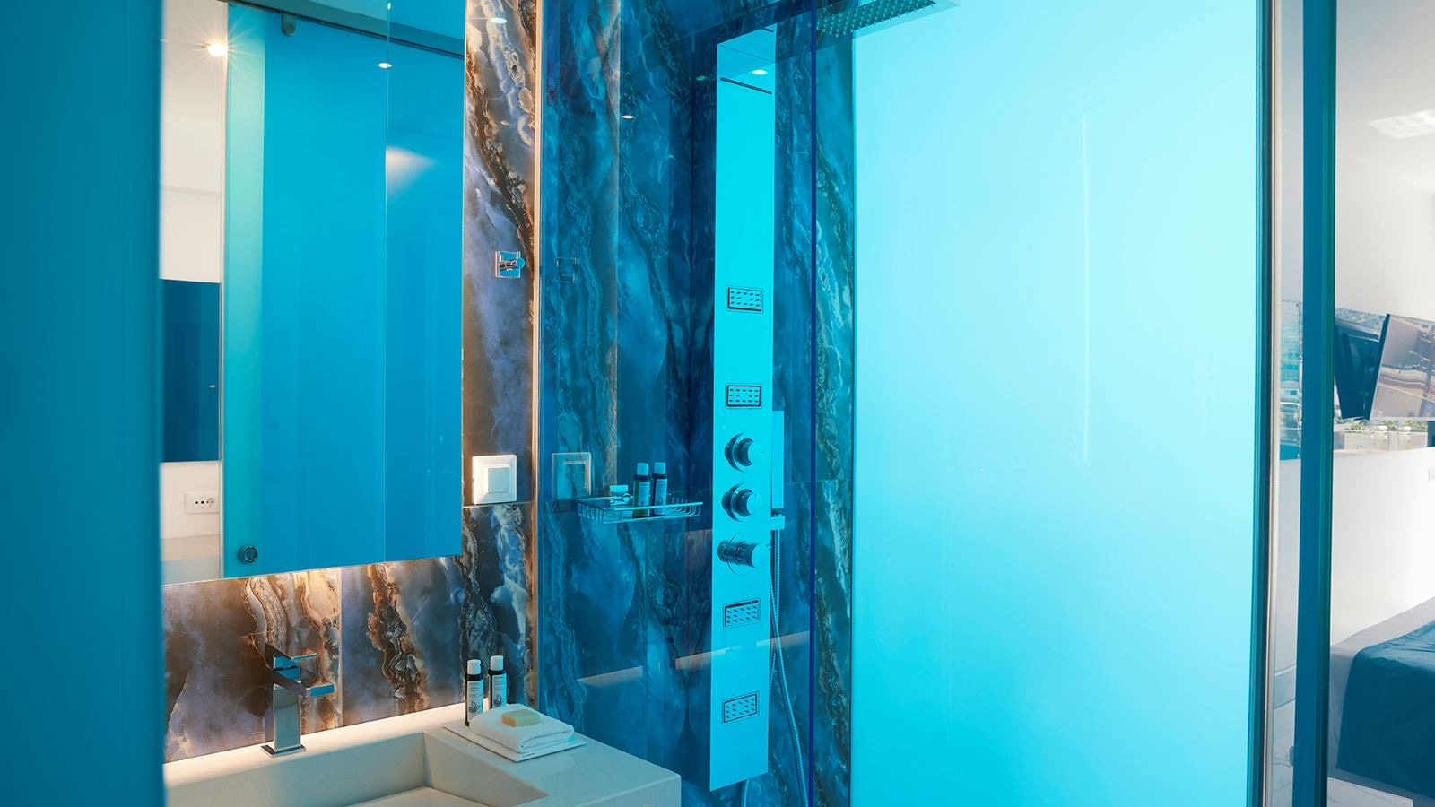 rooms-silver-singleuse-land-view