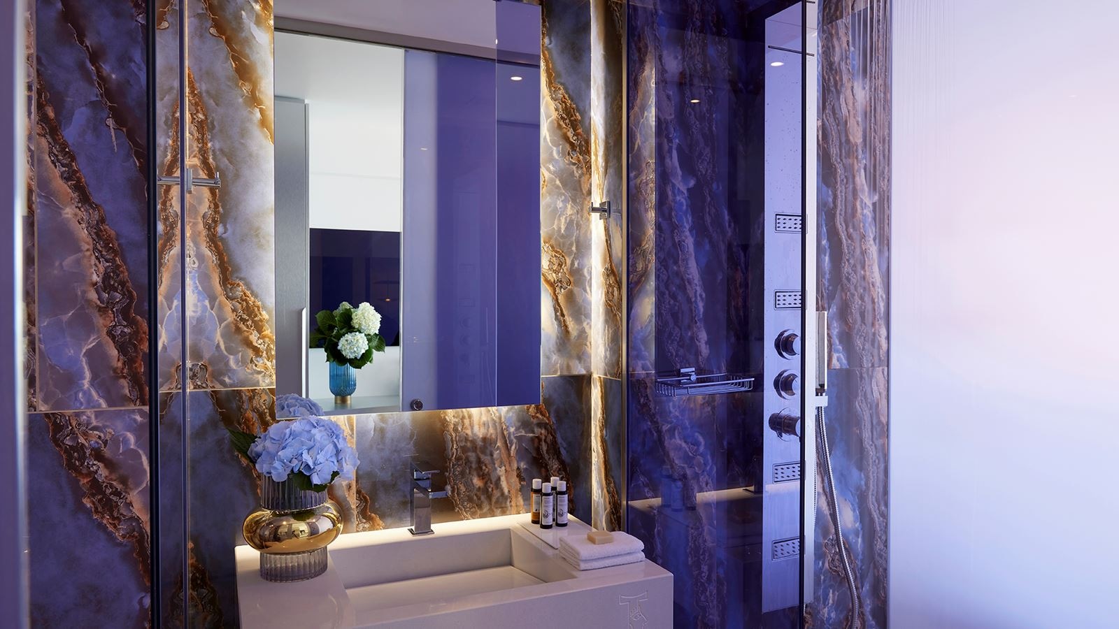 rooms-silver-singleuse-land-view