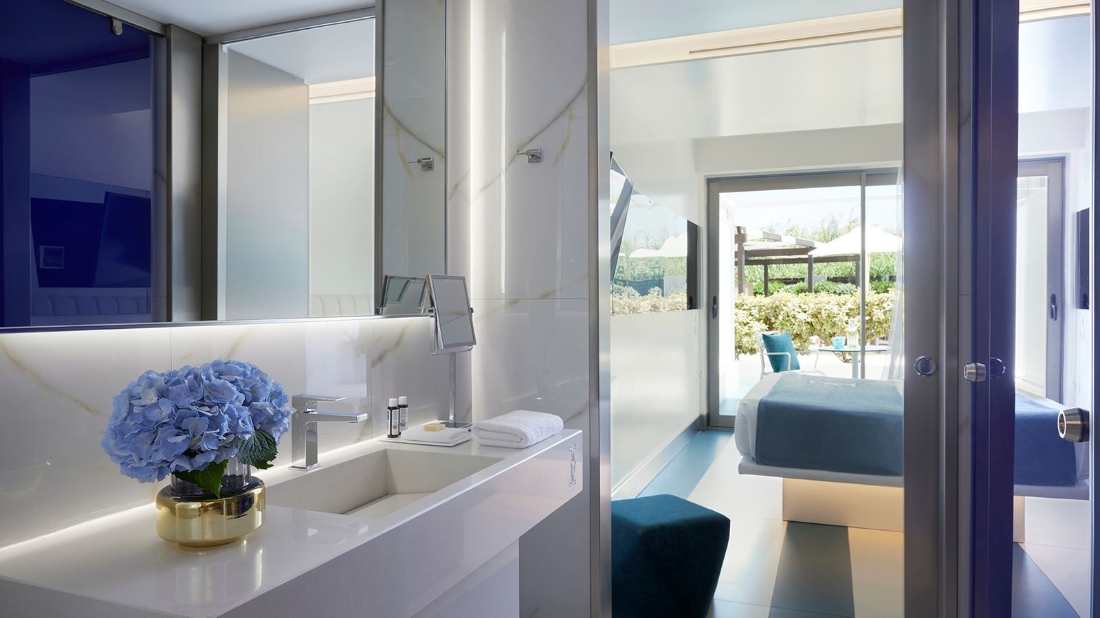 rooms-silver-triple-open-plan-land-view