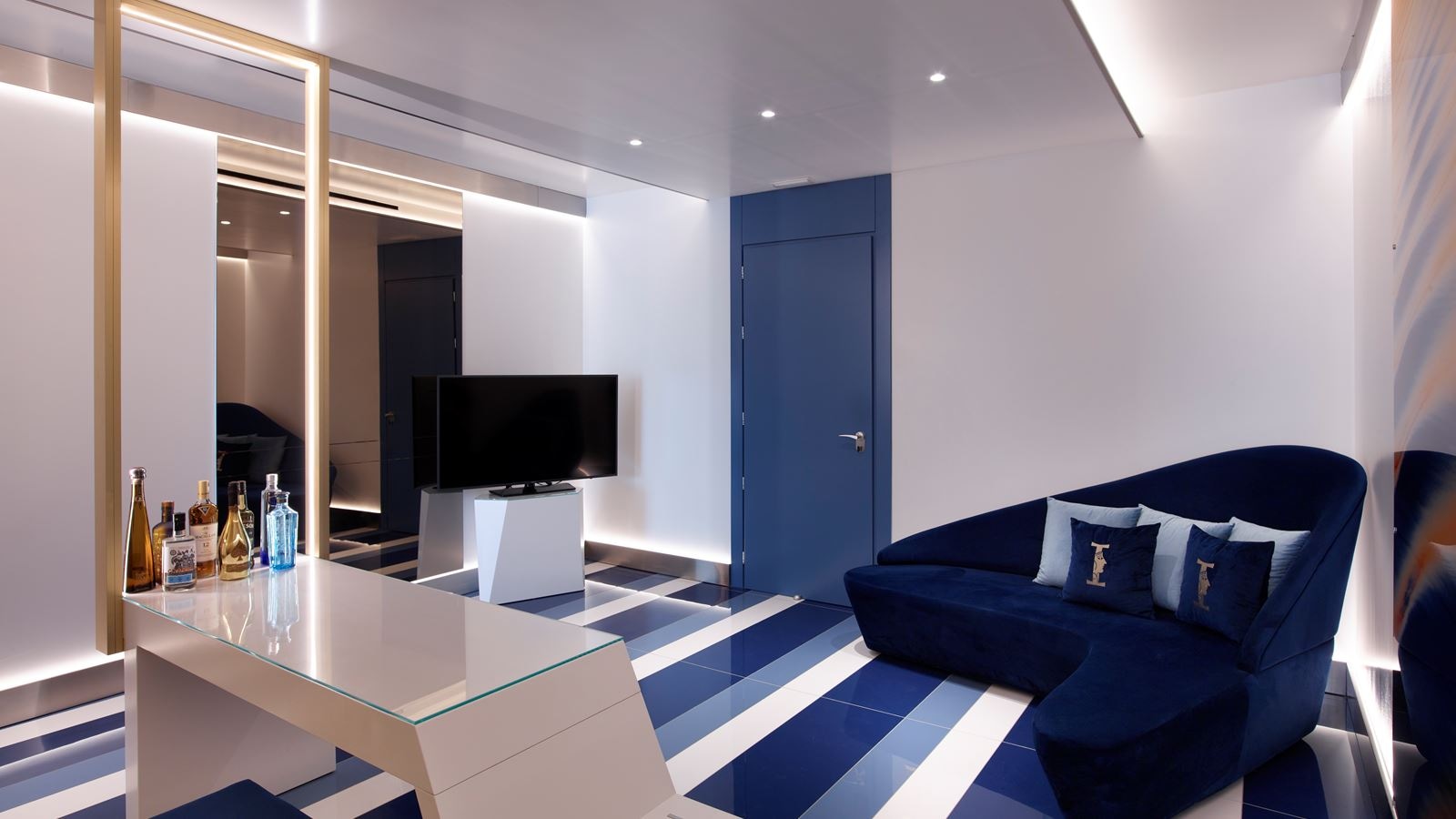 rooms-gold-suite-sea-view-with-private-pool