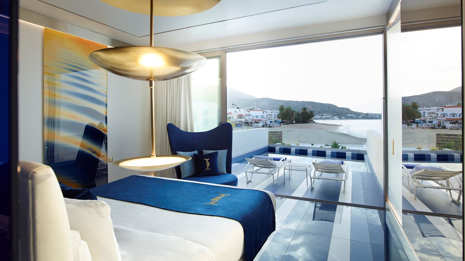 rooms-gold-suite-sea-view-with-private-pool