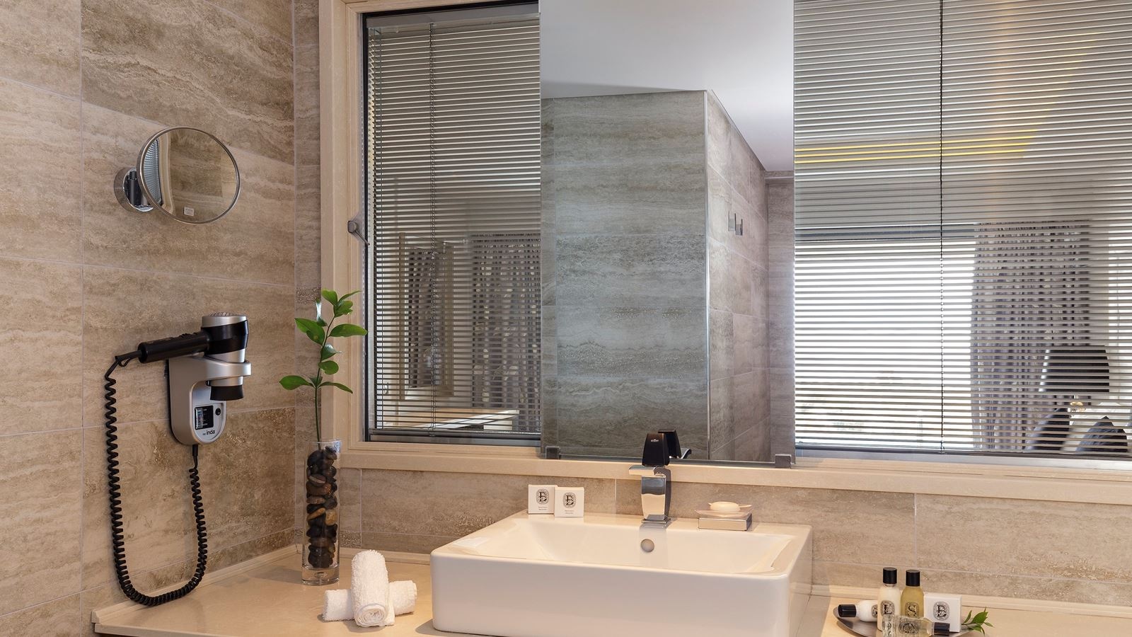 rooms-junior-suite-with-private-pool--partial-sea-view