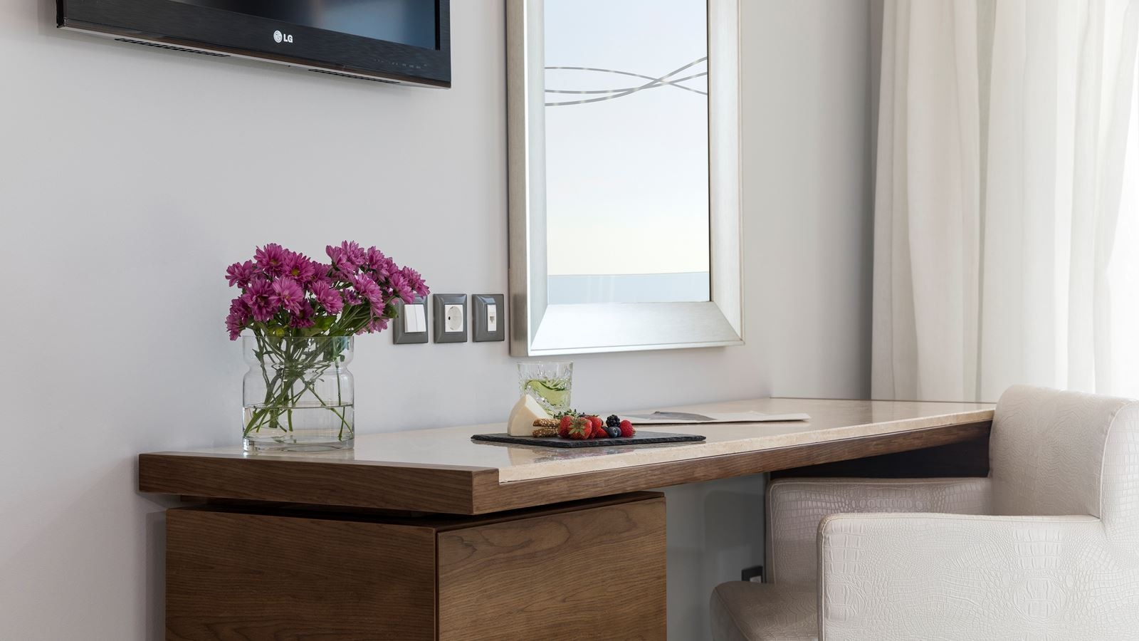 rooms-superior-junior-suite-with-private-pool--sea-view