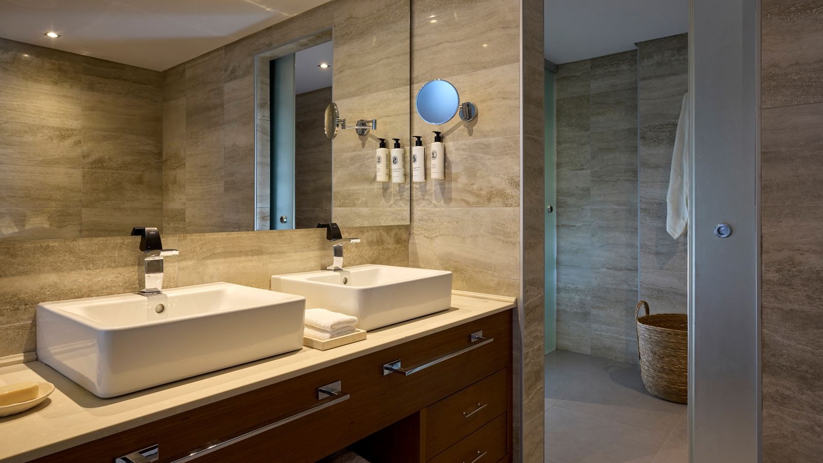 rooms-superior-deluxe-room-sea-view