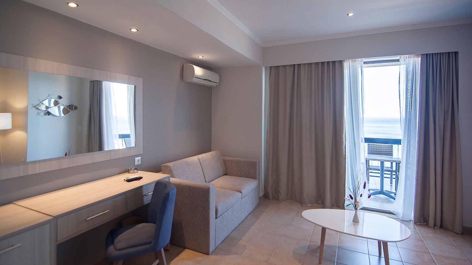 rooms-twin-standard-room--balcony-or-terrace-