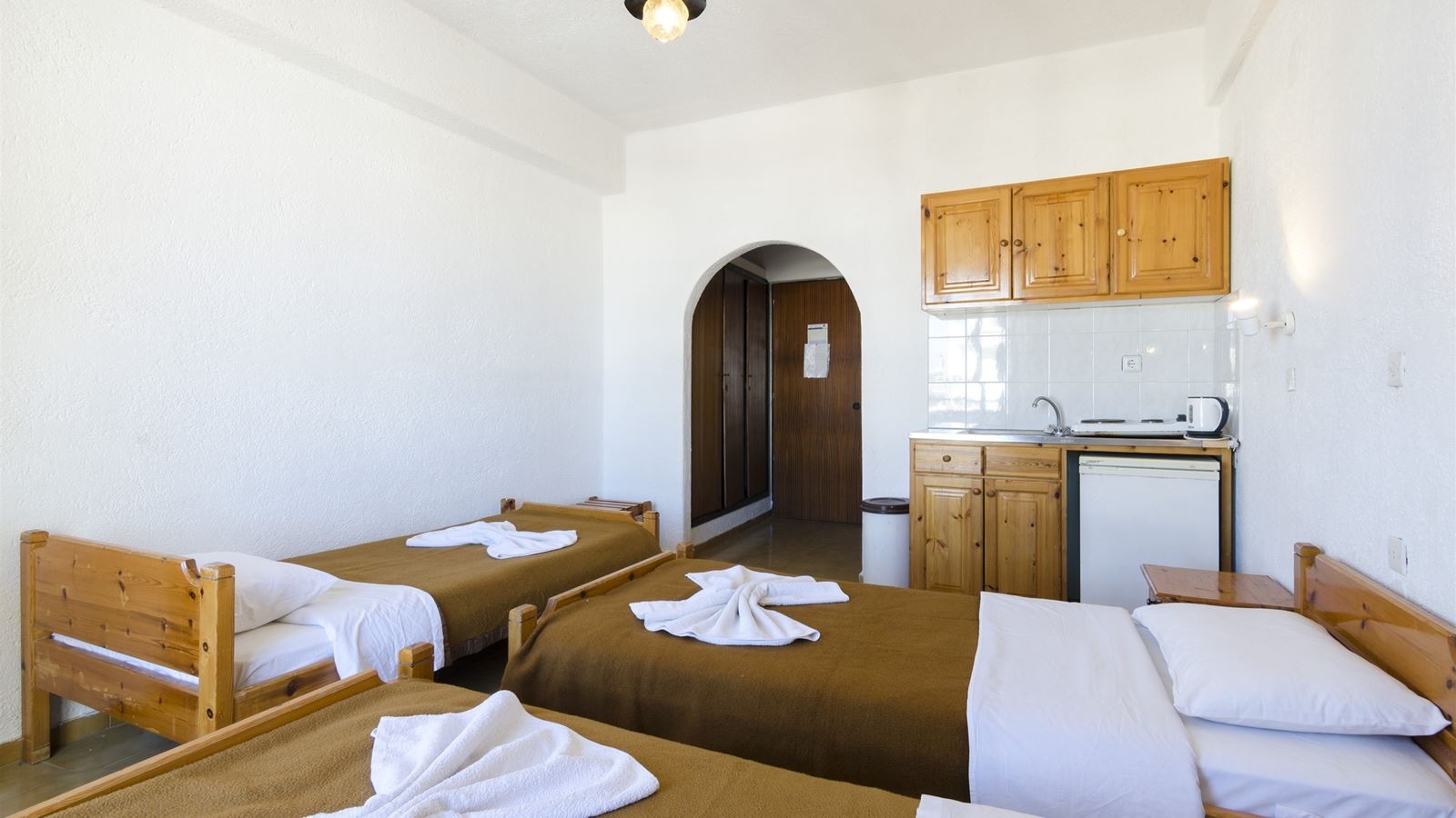 rooms-studio-balcony-or-terrace