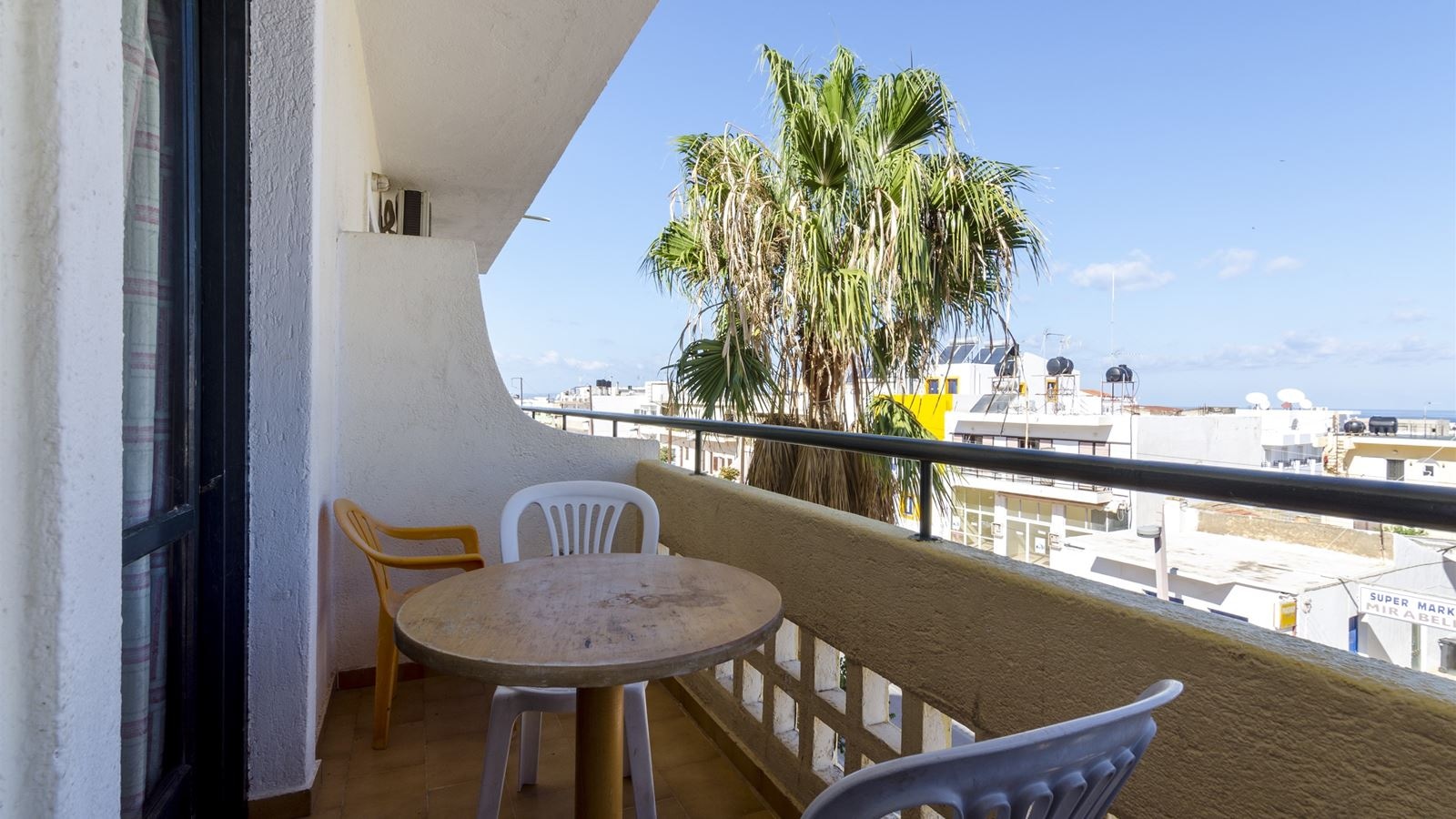 rooms-studio-balcony-or-terrace