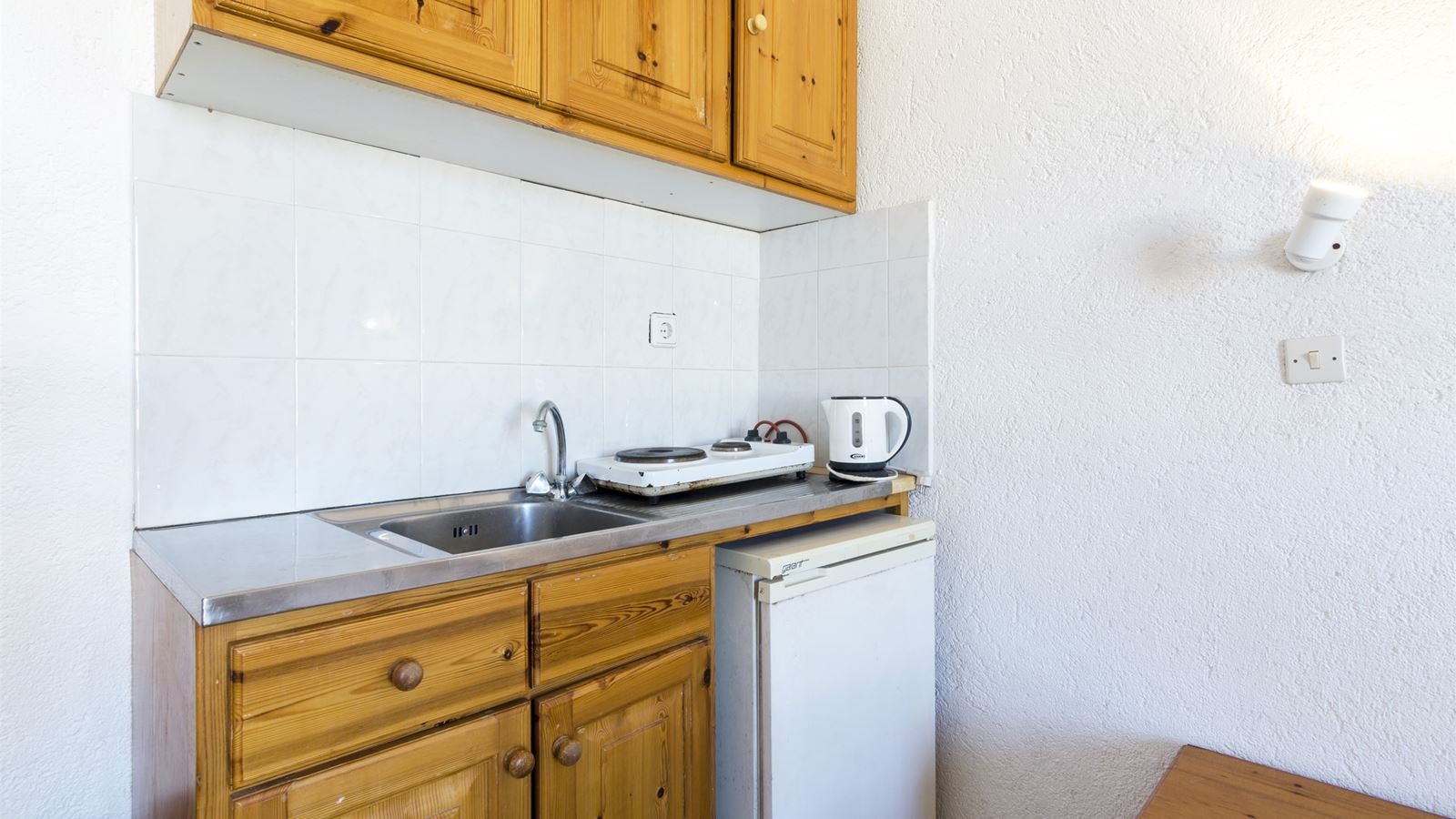 rooms-studio-balcony-or-terrace