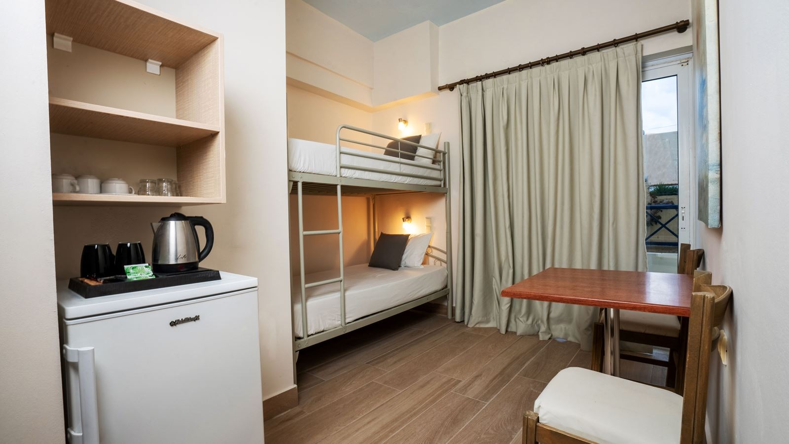 rooms-family-with-living-room