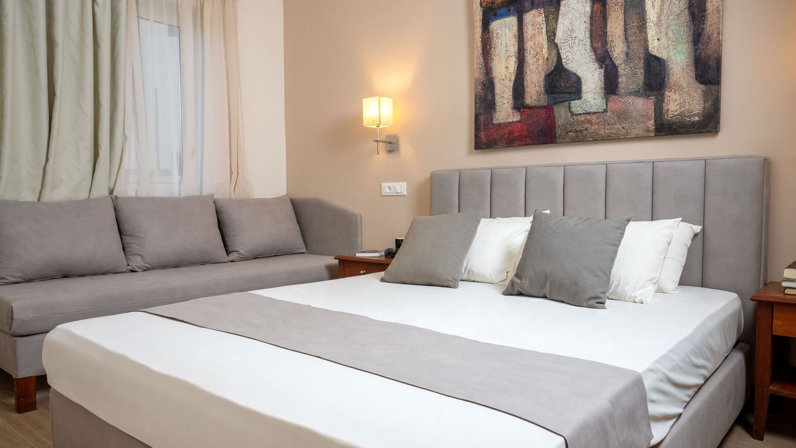 rooms-family-with-living-room