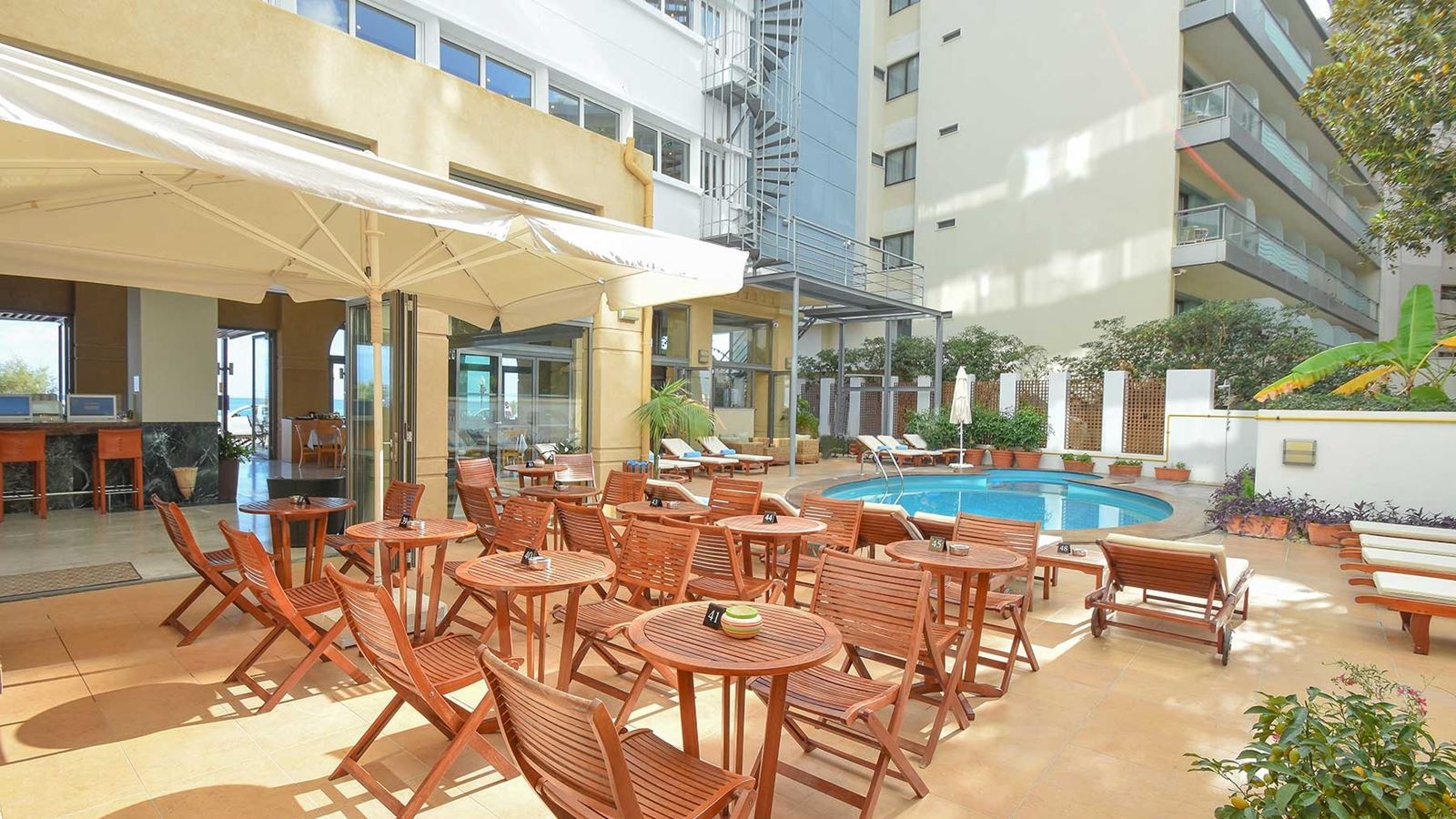 restaurants-a-la-carte-snack-bar--restaurant