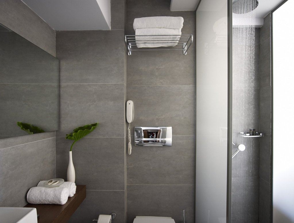 rooms-single-use-room-pool-view-balcony