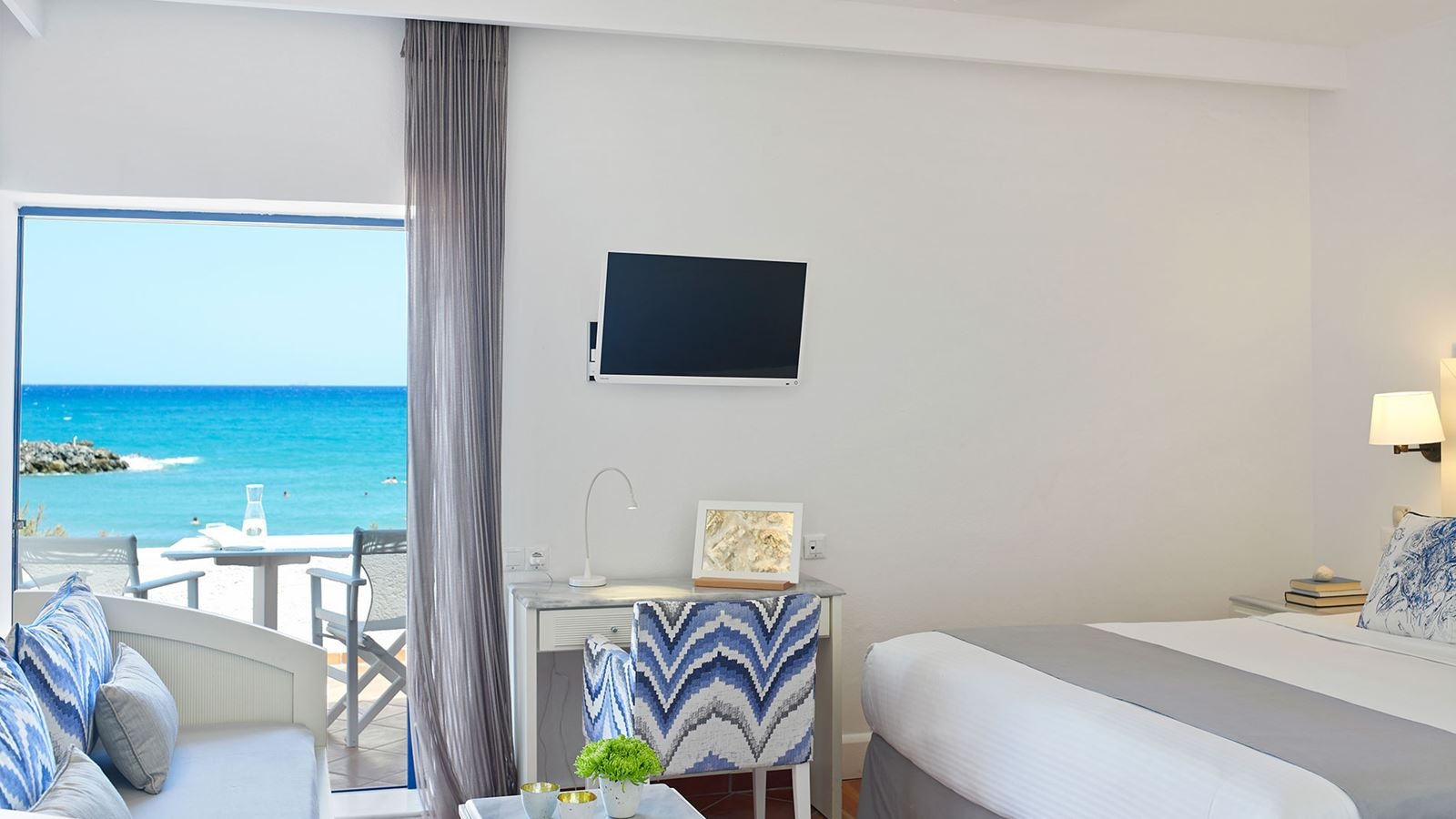 rooms-bungalow-sea-front