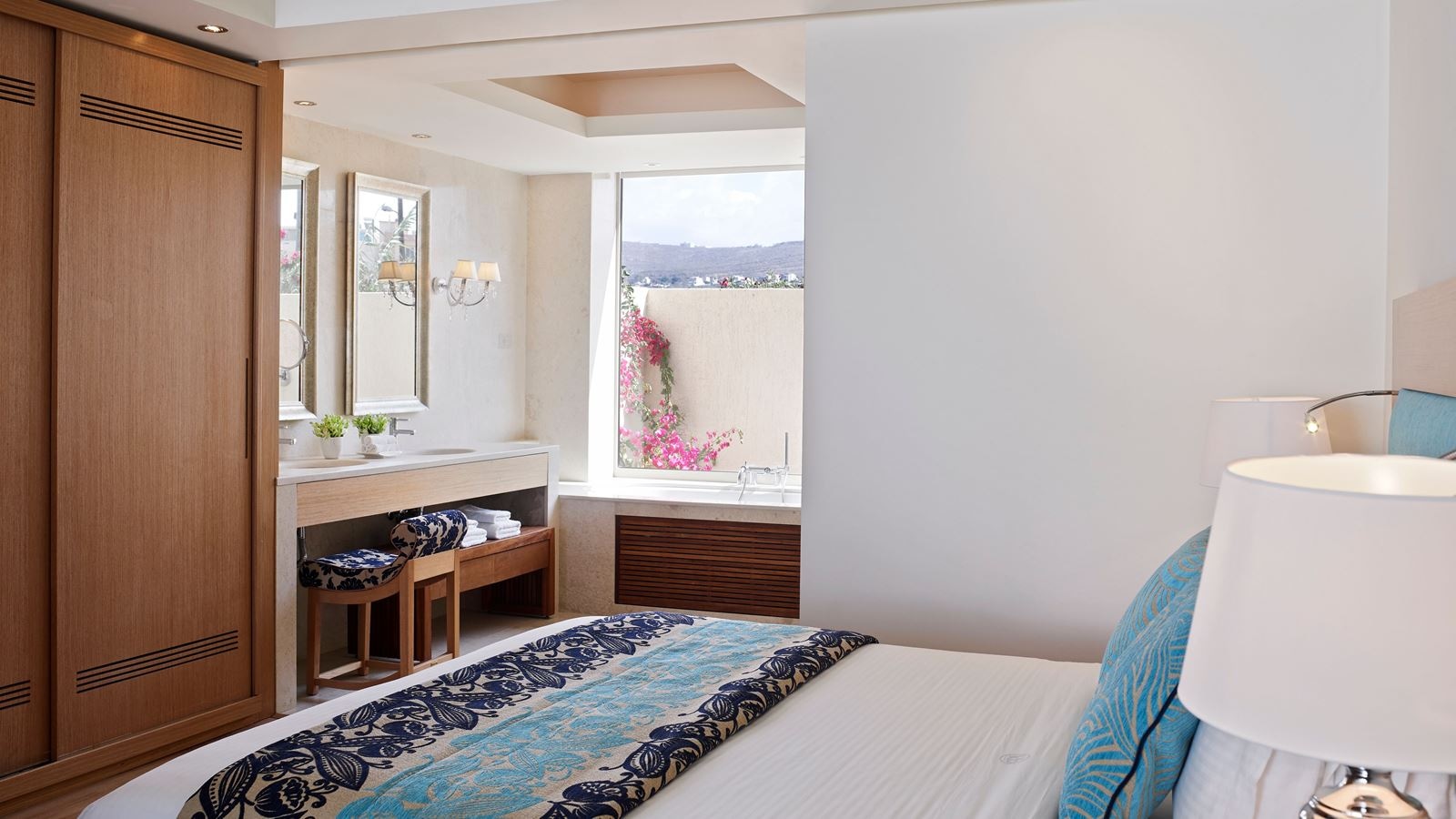 rooms-suite-resort-view-with-beach-cabana