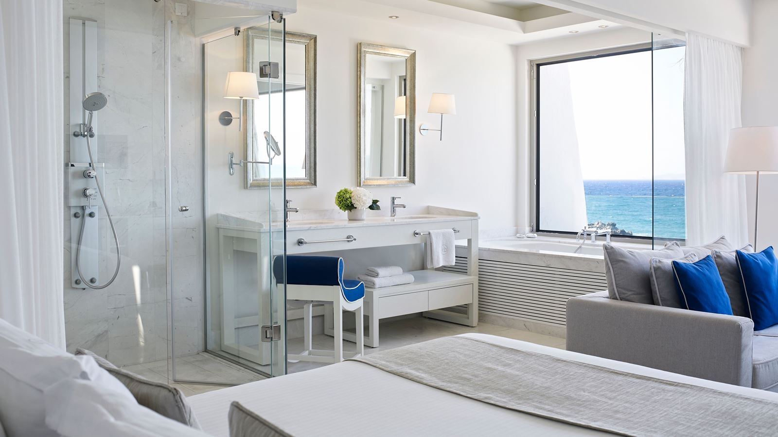 rooms-suite-partial-sea-view-with-beach-cabana
