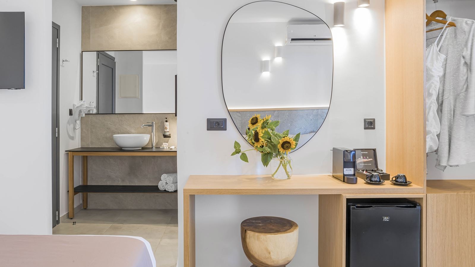 rooms-elegant-superior-double-room