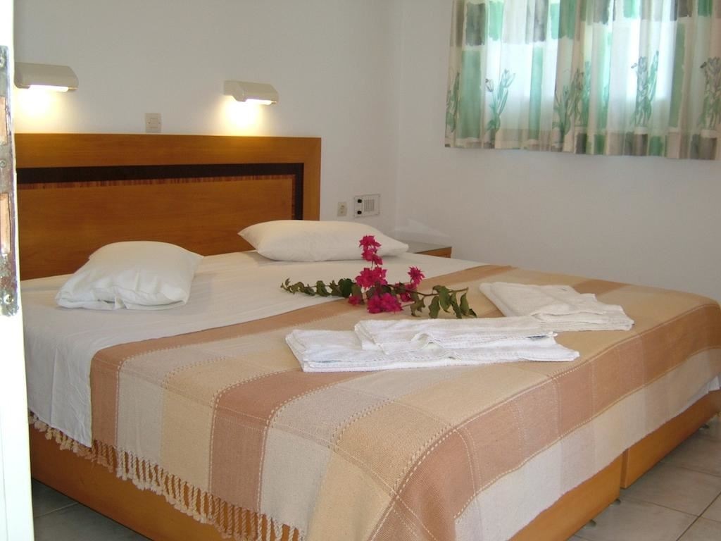 rooms-apartment-1-bedroom-gardenview