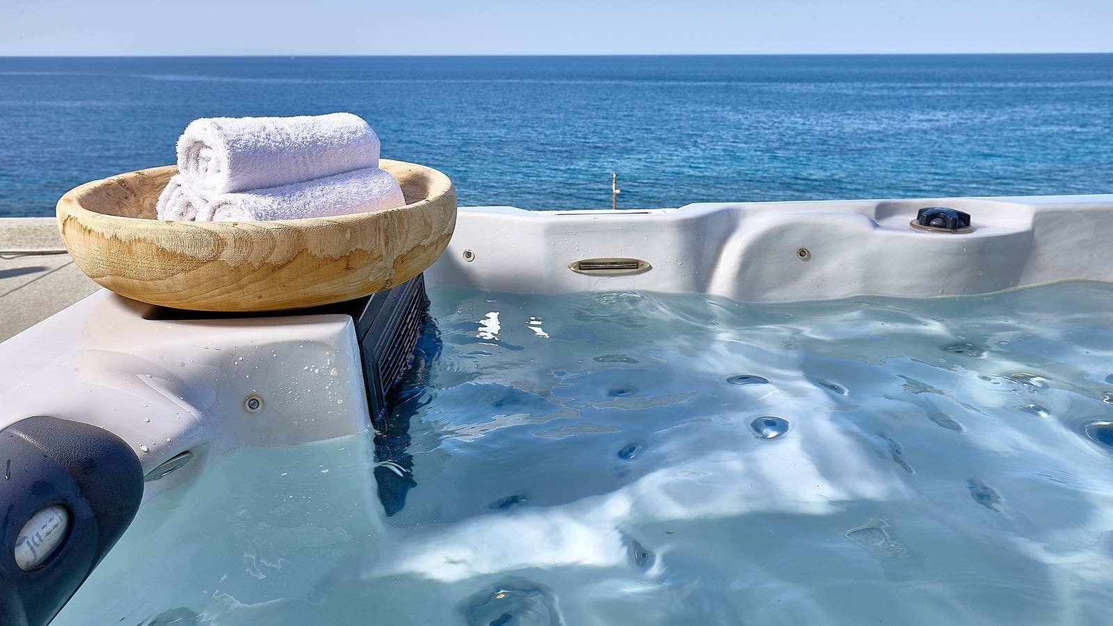 rooms-one-bedroom-sv-with-openair-jacuzzi