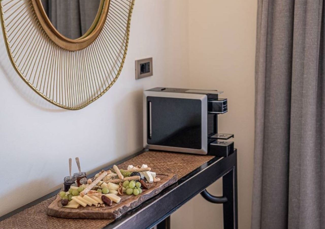 rooms-honeymoon-suite-with-outdoor-hot-tub