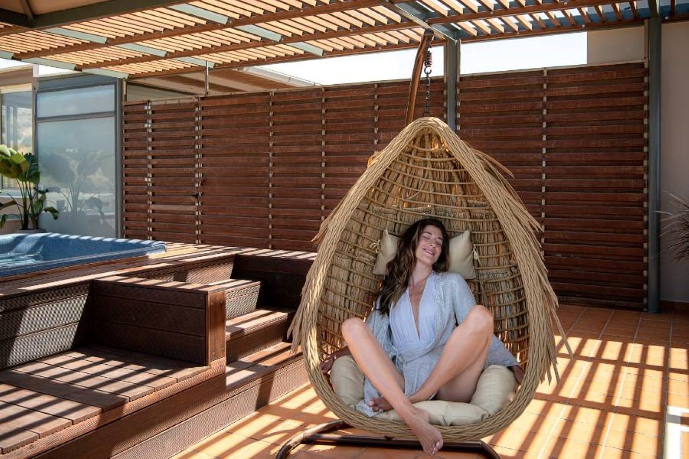 rooms-honeymoon-suite-with-outdoor-hot-tub