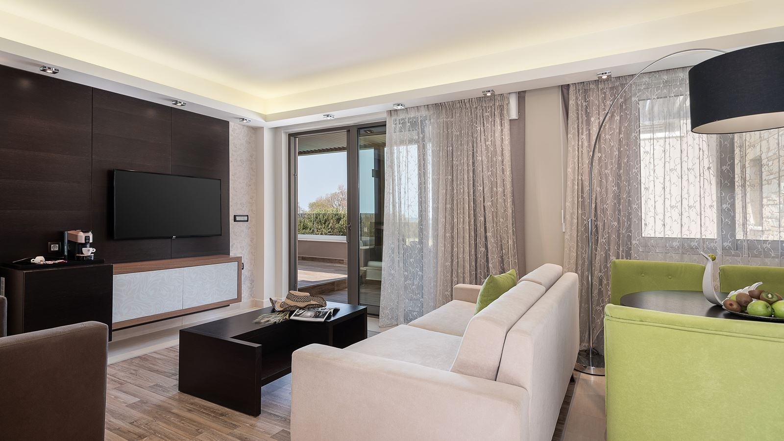 rooms-luxury-executive-suite-with-private-pool-inland-view