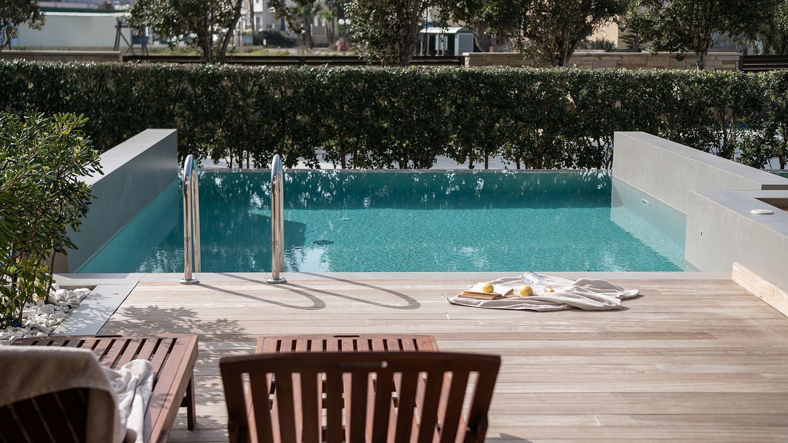 rooms-luxury-executive-suite-with-private-pool-inland-view