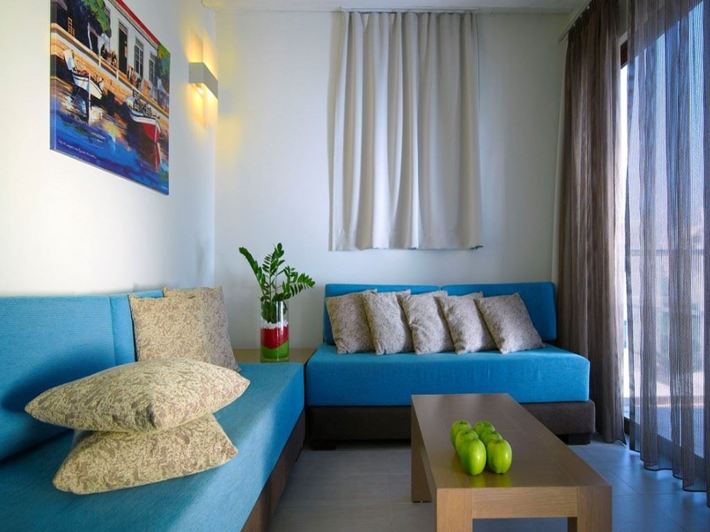 rooms-apartment-1-bedroom-balcony-or-terrace