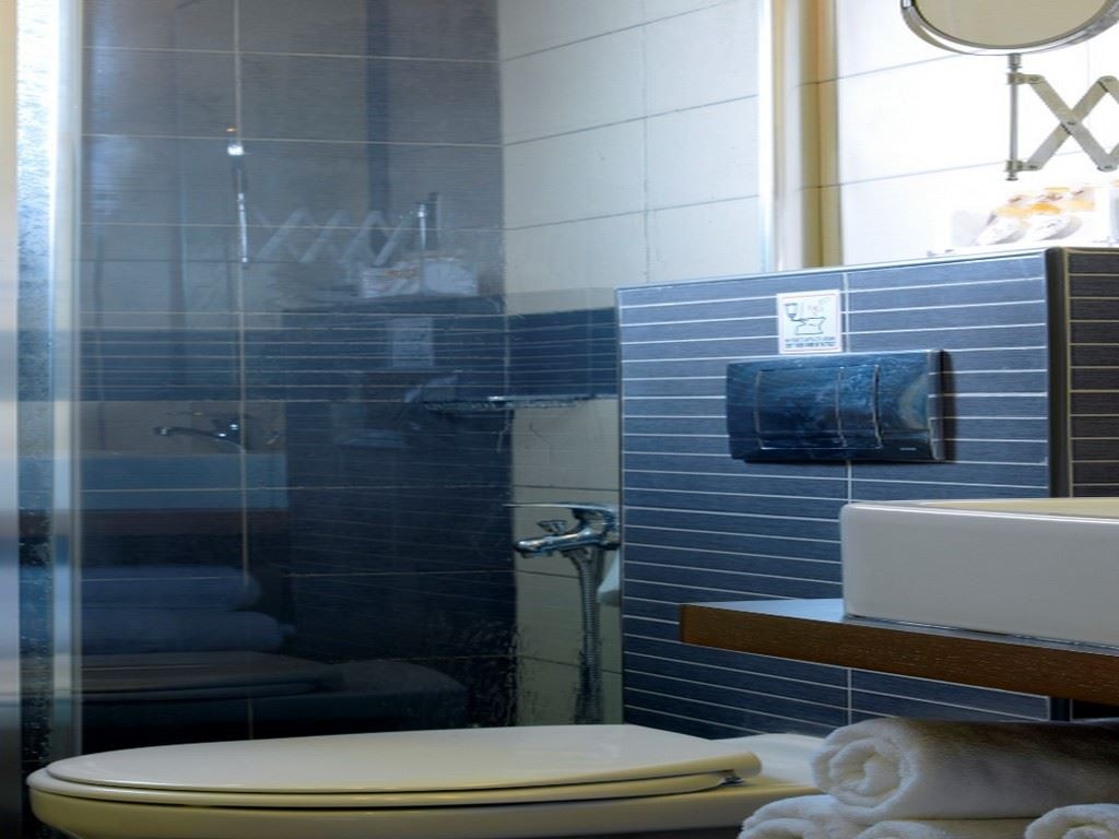 rooms-apartment-1-bedroom-balcony-or-terrace