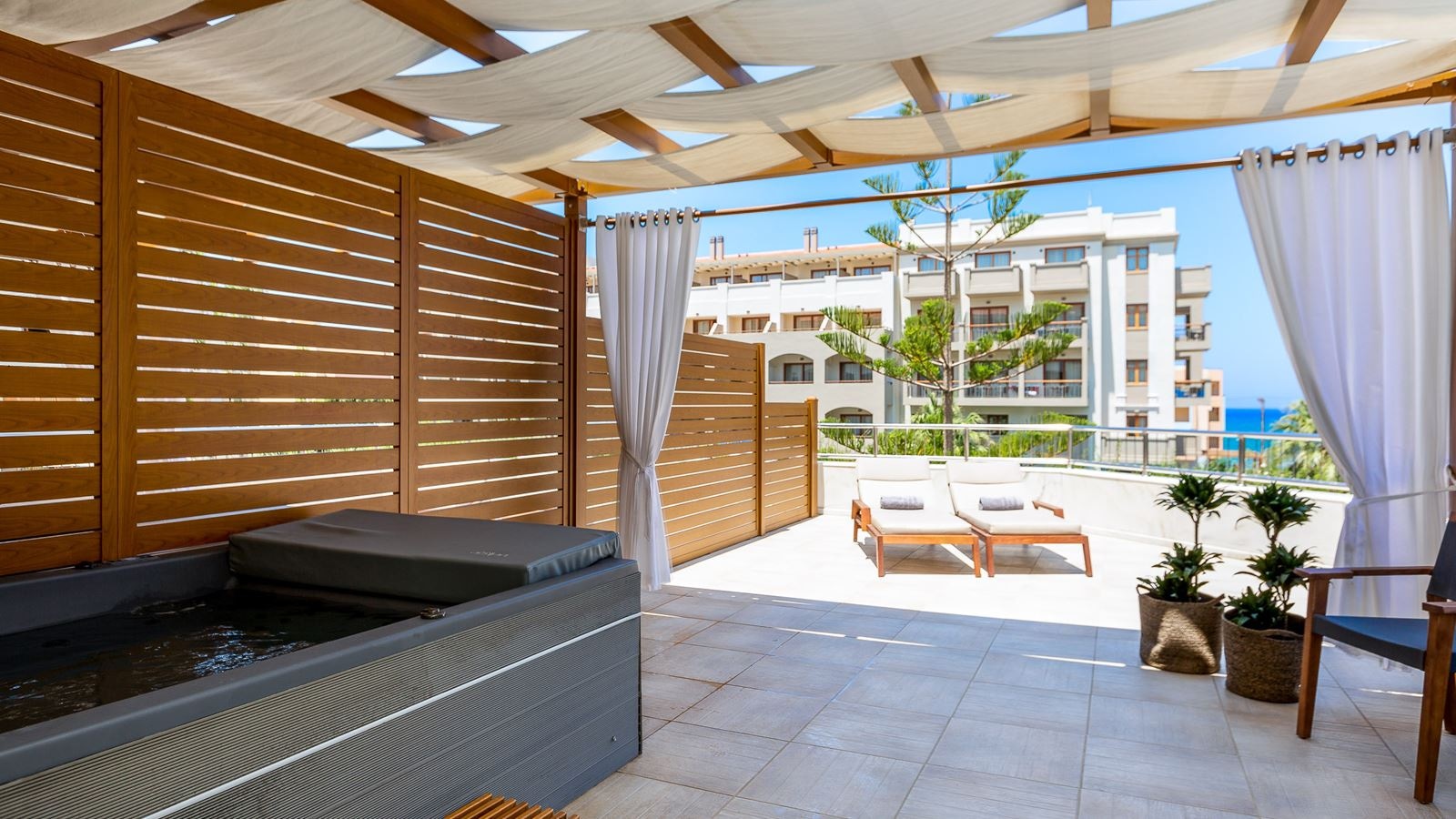 rooms-premium-suite-family-with-jacuzzi