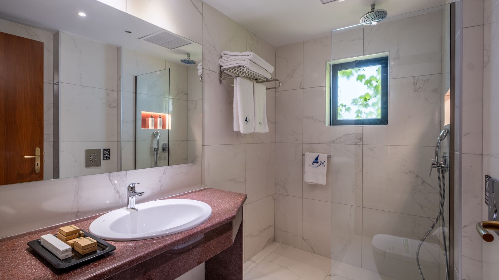 rooms-double-executive-room-side-sea-view