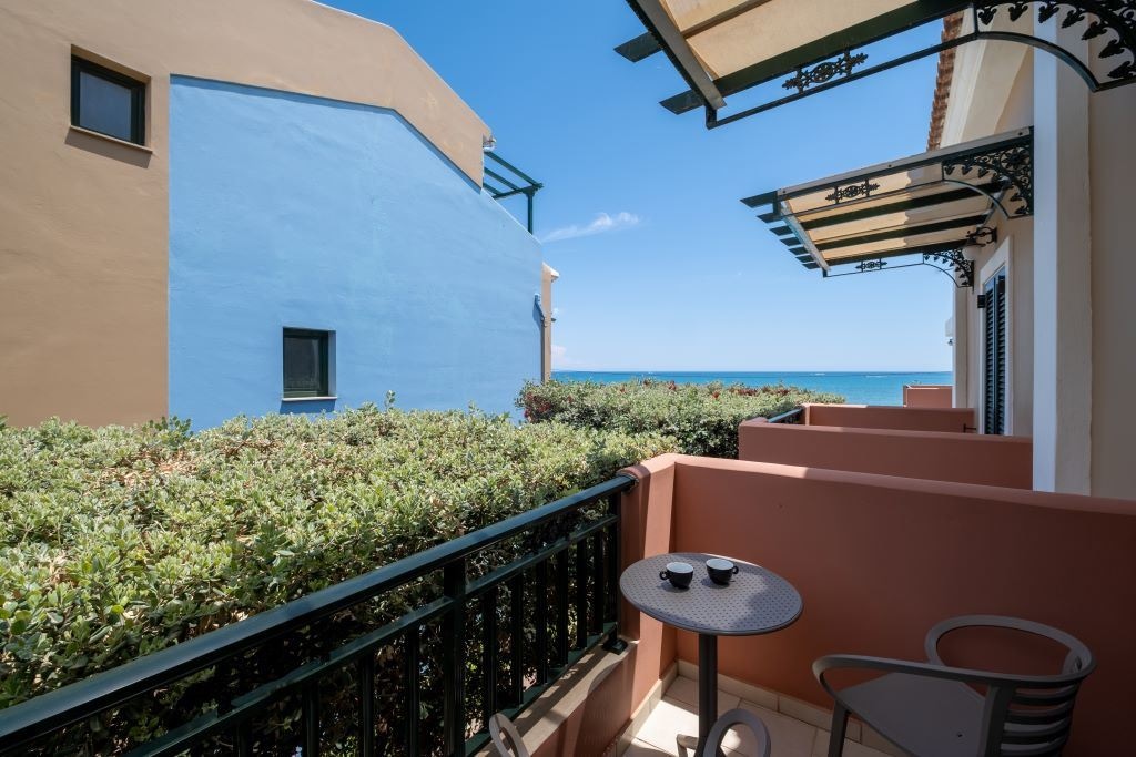 rooms-double-executive-room-side-sea-view