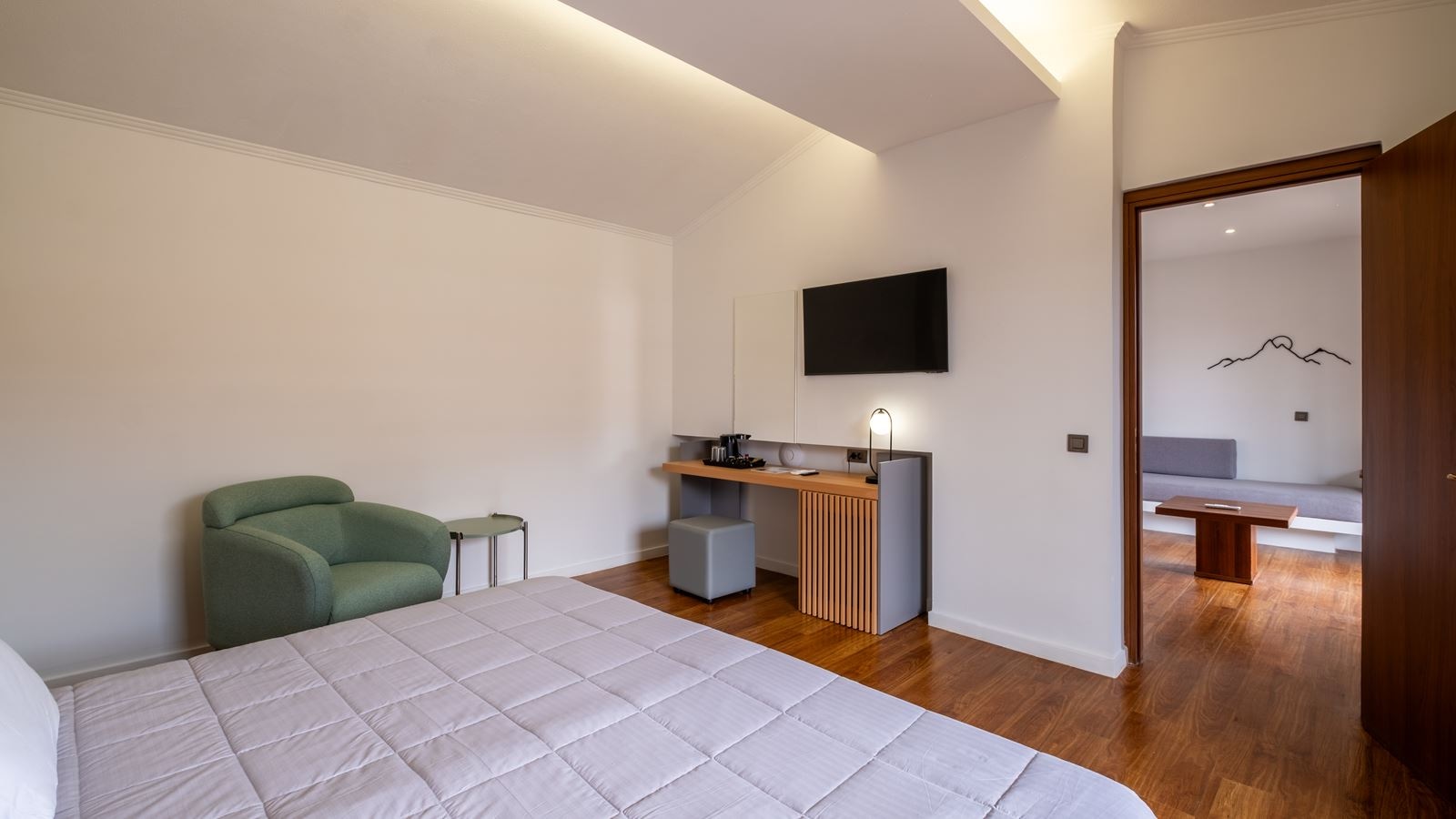 rooms-superior-family-room