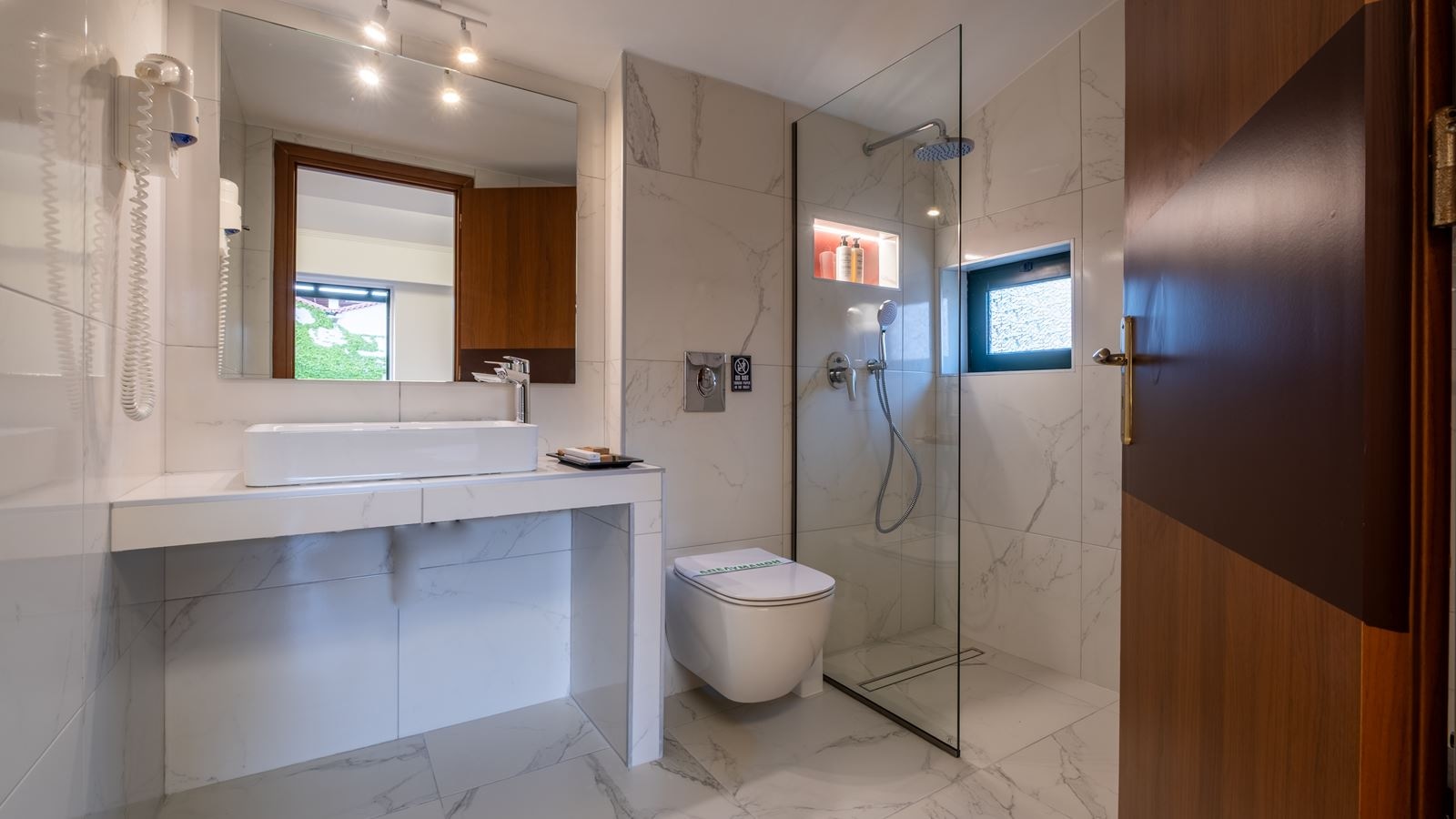 rooms-superior-family-room