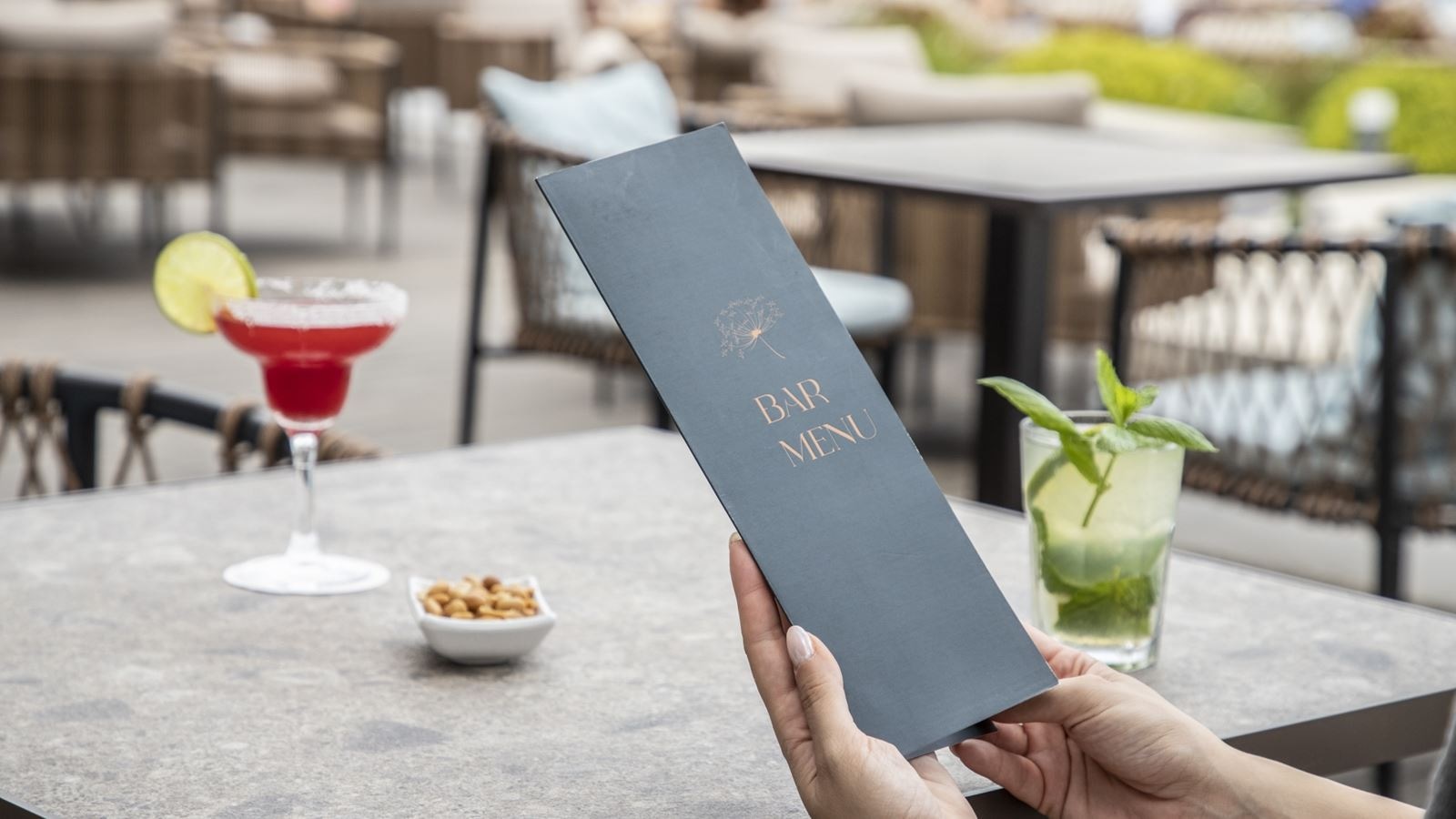 bars-pavillion-pool-bar