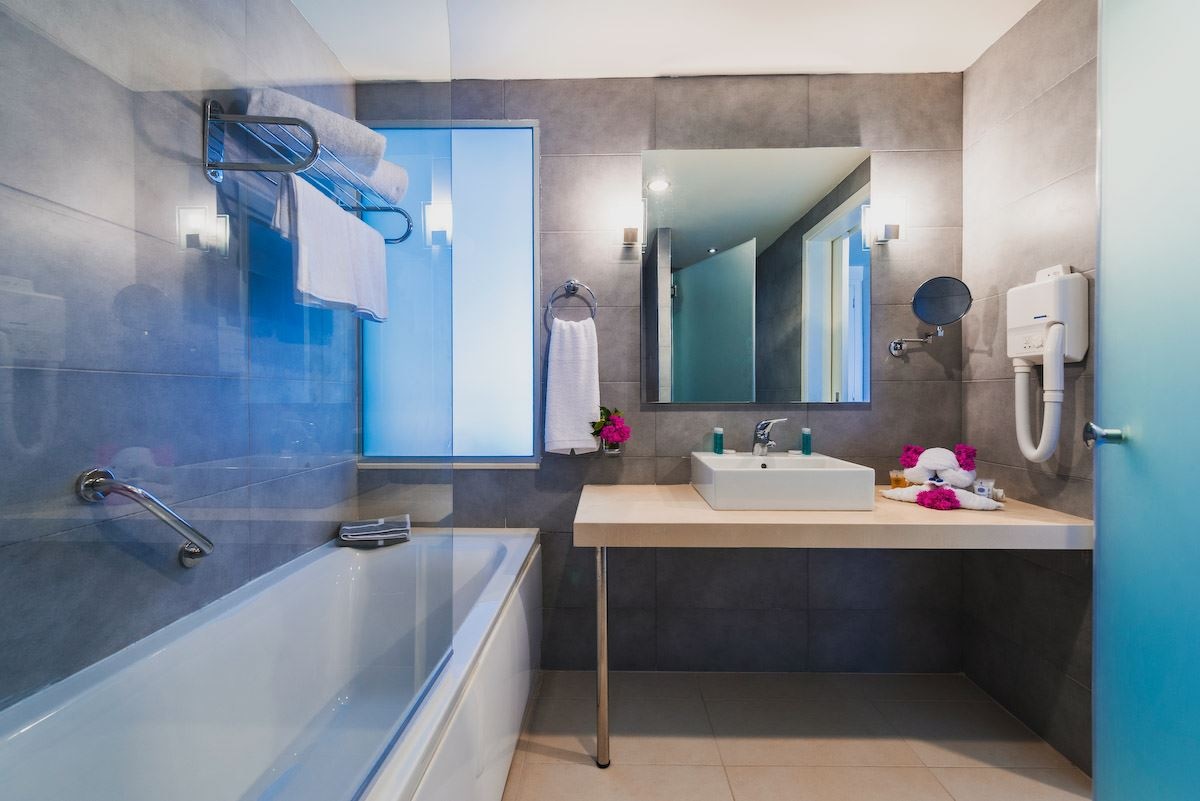 rooms-suite-1-bedroom-sea-view-balcony