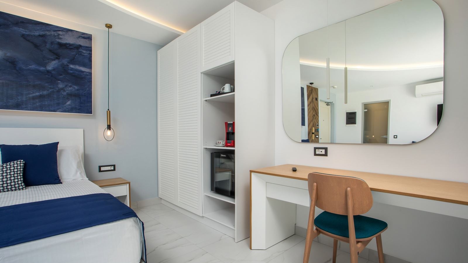 rooms-executive-suite-sea-view-upper-floor