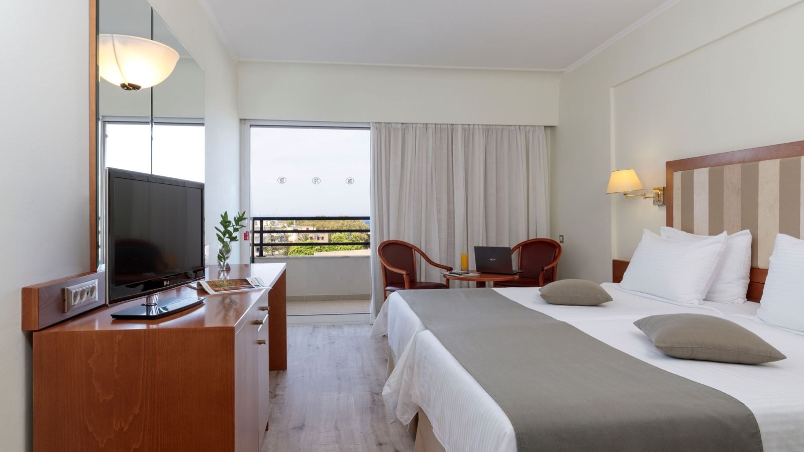 rooms-double-room-side-sea-view-with-balcony