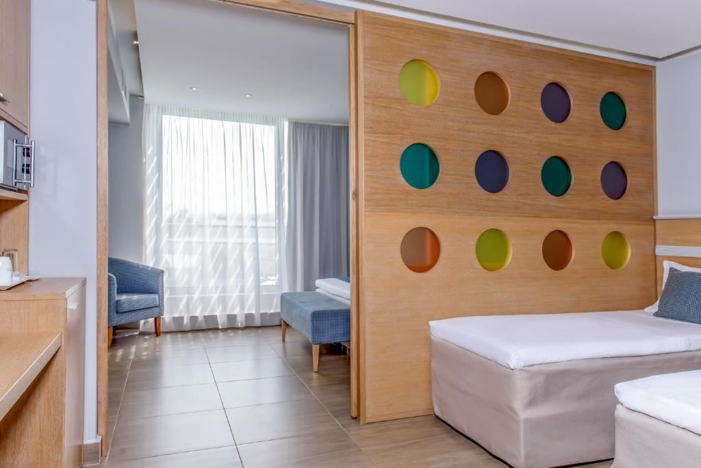 rooms-family-superior-garden-view-sliding-door-40