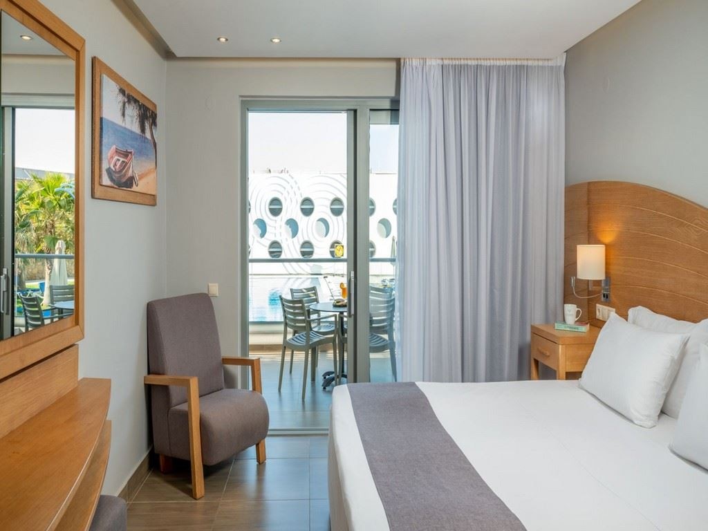 rooms-family-2-bedrooms-garden-view-private-pool