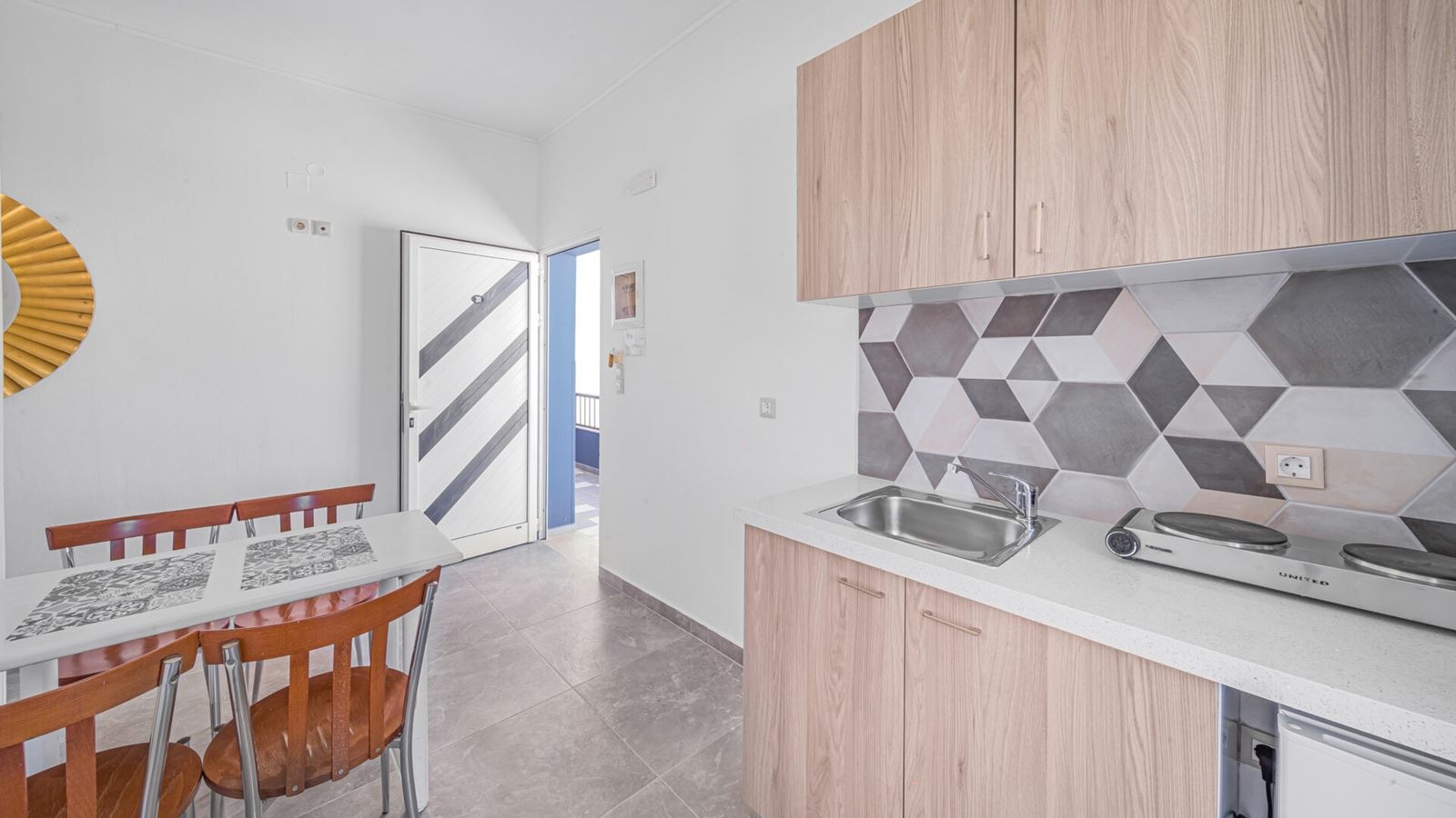 rooms-superior-apartment-triple-1 bedroom-balcony-or-terrace