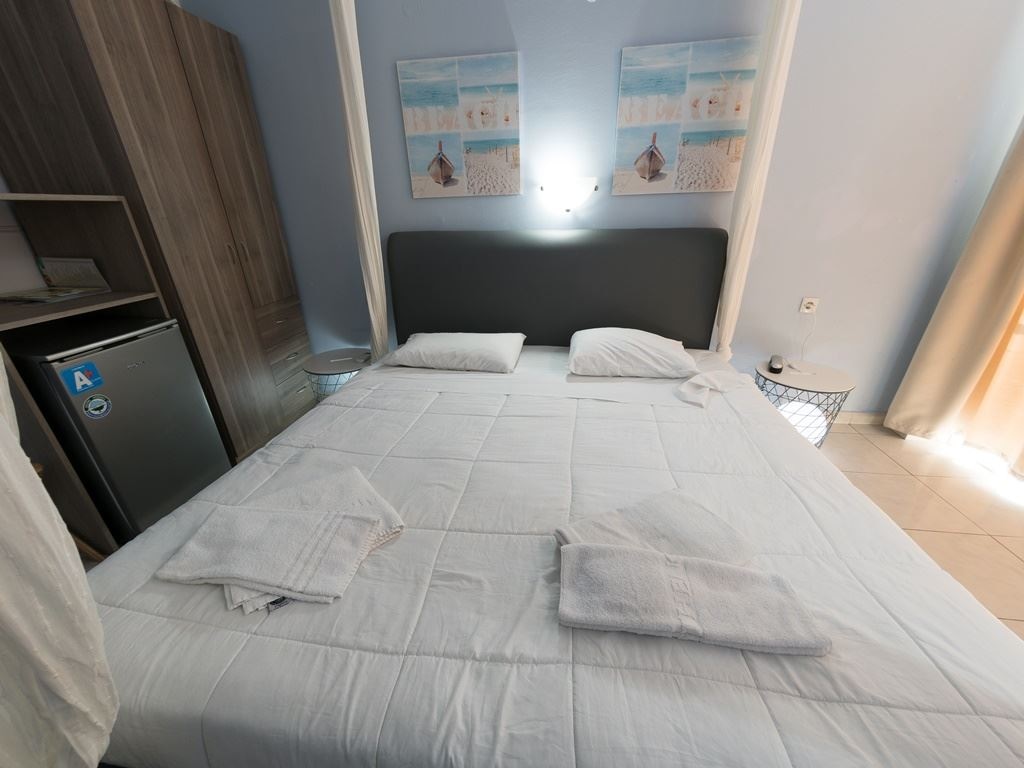 rooms-superior-grey-room-with-balcony